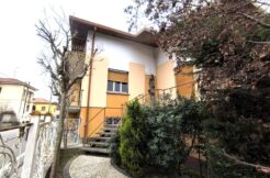 Casa indipendente con giardino in vendita a Cavaria con Premezzo (VA)